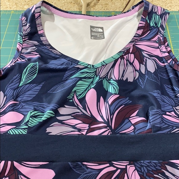 Vee-neck dress - empire waist - Picture 2 of 7